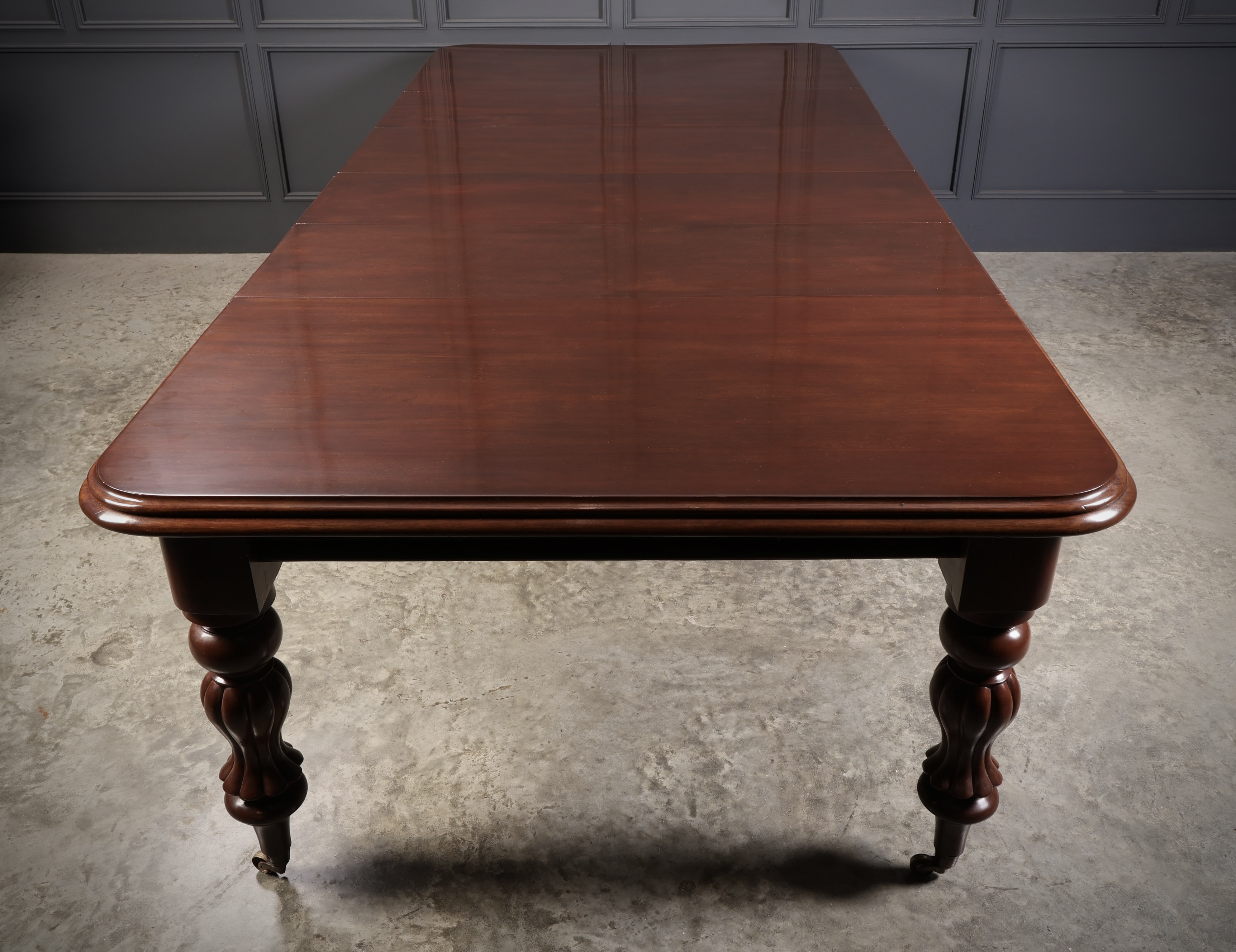 Early Victorian Mahogany Extending Dining Table - Image 9